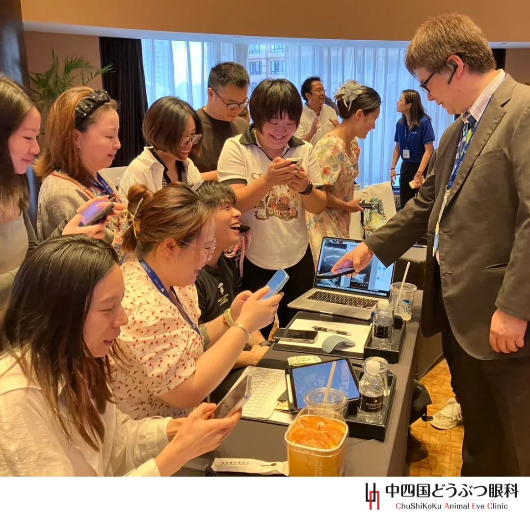 伊藤良樹院長と幸枝先生は、上海で開催された「第4回国際獣医眼...